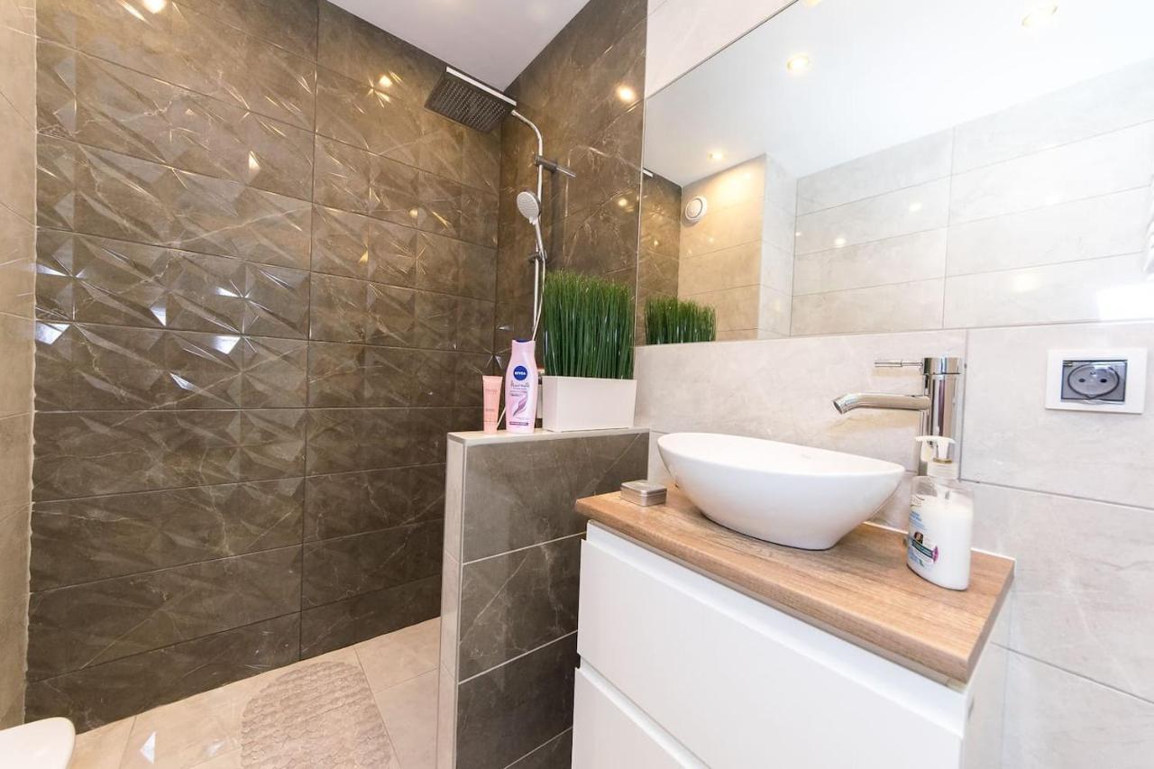 Cosy Studio With Private Garage P4you Pl Apartment